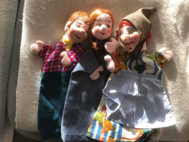 "Puppentheater" 2 Titel. 